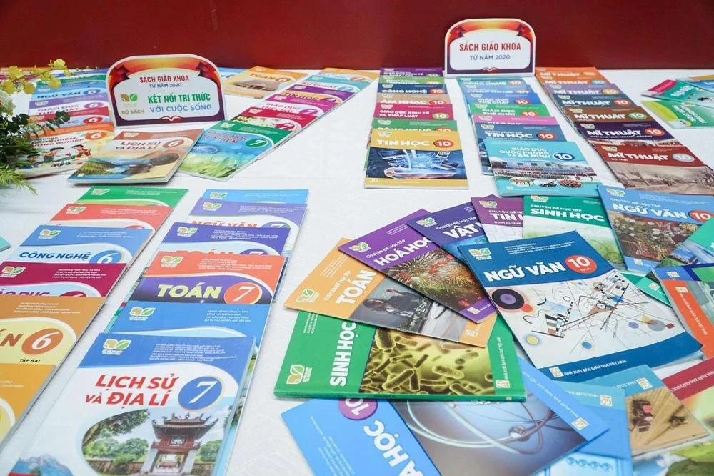 TỪ TP.HCM NHÌN VỀ CHÍNH SÁCH MIỄN PHÍ SÁCH GIÁO KHOA: MỘT BƯỚC THAY ĐỔI TƯ DUY ĐỂ GIẢM GÁNH NẶNG VÀ CHỐNG LÃNG PHÍ